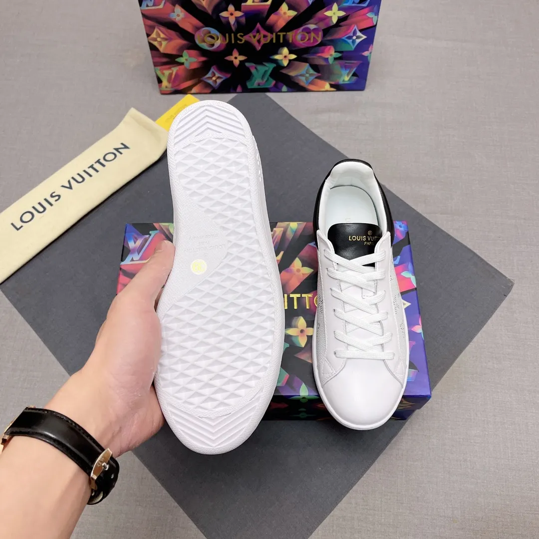 p360 🙏LV men's shoes official website has launched the latest 1:1 copy, synchronized with Hong Kong counters, and on the same catwalk; all "🍡🍡, the rubber outsole is non-slip and wear-resistant; the fabric is made of first-layer cowhide and 3D printing, sheepskin lining, comfortable to wear, attractive style, fine workmanship, with simple and neat shoe last JP, showing the boldness and toughness of men, multiple colors available Code numbers 38 to 44, 45 to 46 can be customized. No. 019